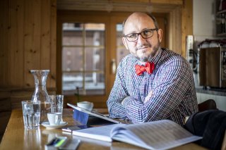Am Tisch mit Ralph Chr. Baumgartner Ralph Chr. Baumgartner am Tisch